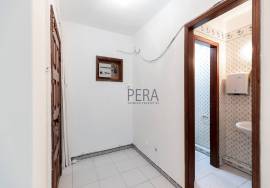 Spacious duplex shop for sale in Albufeira Centre