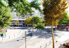 Spacious duplex shop for sale in Albufeira Centre