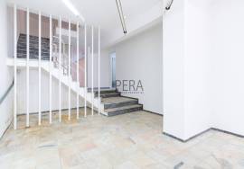 Spacious duplex shop for sale in Albufeira Centre