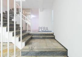 Spacious duplex shop for sale in Albufeira Centre