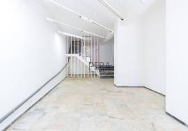 Spacious duplex shop for sale in Albufeira Centre