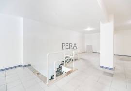 Spacious duplex shop for sale in Albufeira Centre