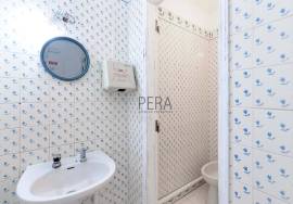 Spacious duplex shop for sale in Albufeira Centre