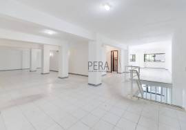 Spacious duplex shop for sale in Albufeira Centre