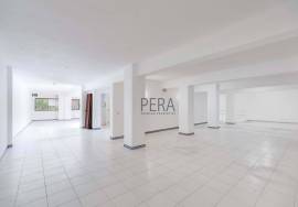 Spacious duplex shop for sale in Albufeira Centre