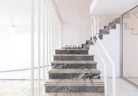 Spacious duplex shop for sale in Albufeira Centre