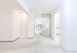 Spacious duplex shop for sale in Albufeira Centre