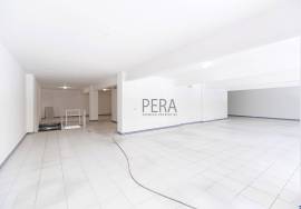 Spacious duplex shop for sale in Albufeira Centre