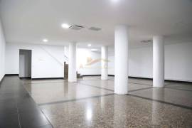 Commercial Store with 217 m2