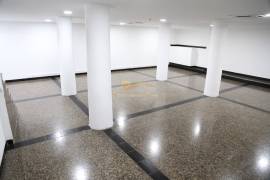 Commercial Store with 217 m2