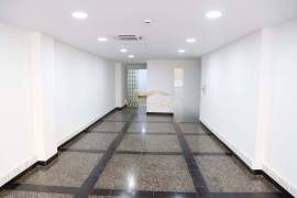 Commercial Store with 217 m2