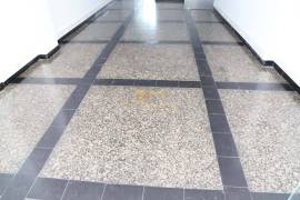 Commercial Store with 217 m2