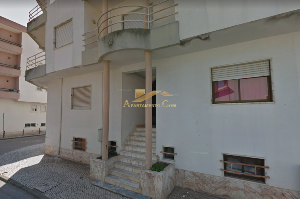 Collection for sale at entroncamento.