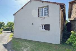 €149500 - Pretty 4 Bedroomed Cottage Near Civray