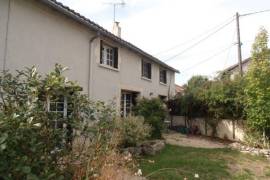 €149500 - Pretty 4 Bedroomed Cottage Near Civray