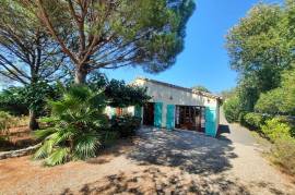Traditional And Welcoming Villa With 110 M2 Living Space On 1565 M2 Of Land With Pool.