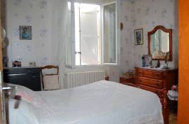 Detached House with Garden Detached House with Garden