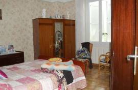 Detached House with Garden Detached House with Garden