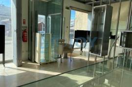 Excellent Two-Storey Shop with Sea View in Espinho
