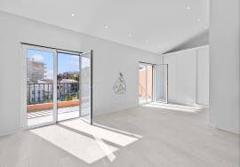 Townhouse in the final stages of renovation, has 3 bedrooms, 4 bathrooms, living room, fully equipped kitchen - Lagoa