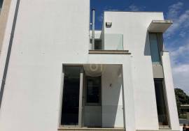 5 bedroom villa with pool for sale next to the City Park, in Porto 5 bedroom villa with pool for sale next to the City Park, in Porto