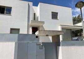 5 bedroom villa with pool for sale next to the City Park, in Porto 5 bedroom villa with pool for sale next to the City Park, in Porto