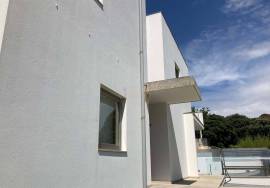 5 bedroom villa with pool for sale next to the City Park, in Porto