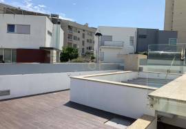 5 bedroom villa with pool for sale next to the City Park, in Porto 5 bedroom villa with pool for sale next to the City Park, in Porto