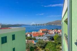 TROGIR, OKRUG GORNJI - large apartment in a new building 400 meters from the sea, terrace, parking, sea view