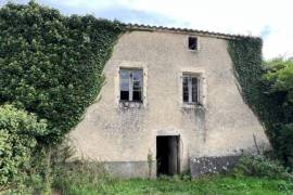 €60000 - Village House with Large Outbuilding at rear