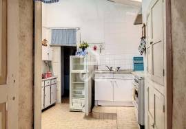 Semi-detached house - House to recover in the city center