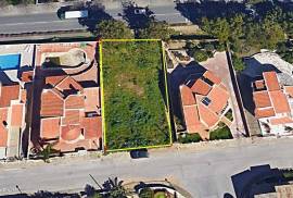 PLOT TO BUILD - CLOSE TO TOWN & BEACH