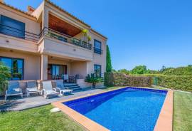 An amazing 3 bed apt with private Swimming pool