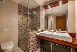 An amazing 3 bed apt with private Swimming pool