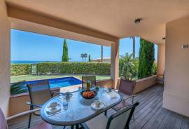 An amazing 3 bed apt with private Swimming pool