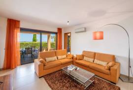An amazing 3 bed apt with private Swimming pool