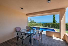 An amazing 3 bed apt with private Swimming pool