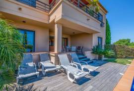 An amazing 3 bed apt with private Swimming pool