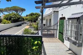 Luxury 4 Bed House For Sale in Vredehoek Cape Town South