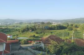House with land of 3060m2. Fruit trees. Tourism potential. 35 minutes from Porto airport.