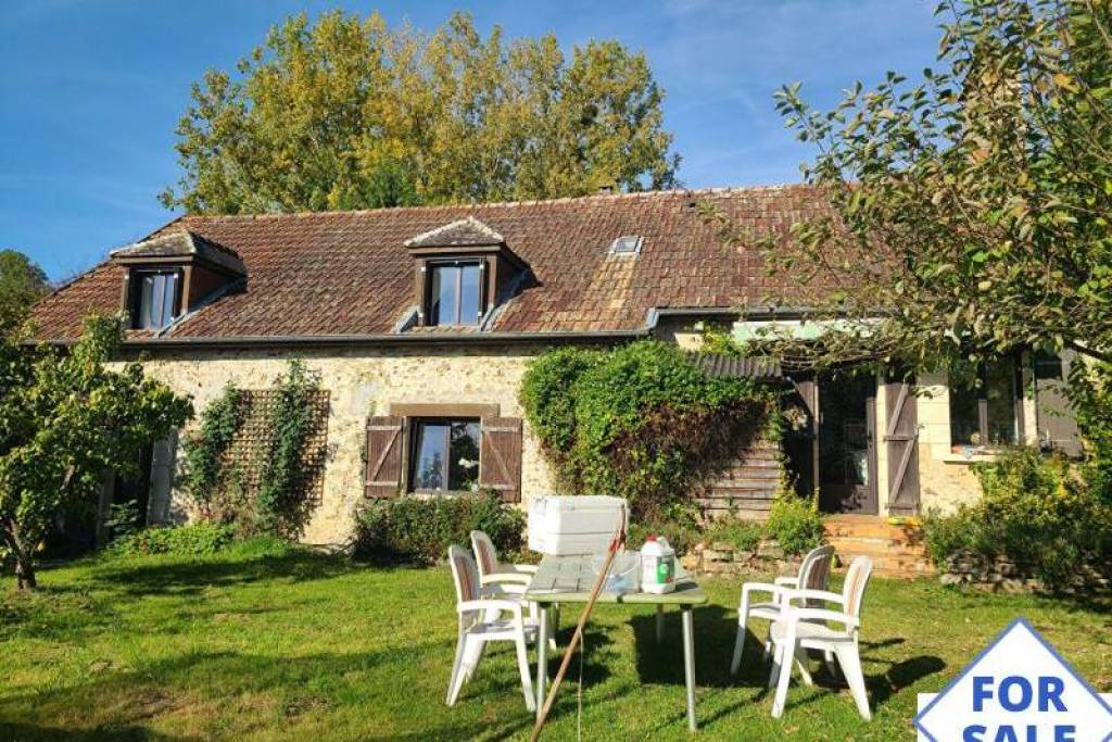 Detached Country House with Garden