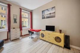 3 stops to Alexanderplatz! Ready to move! 2-room apartment in the heart of Friedrichshain