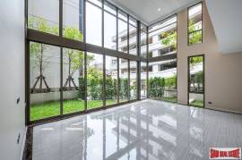 749 Residence | Luxury Town Home with Private Pool in Prime Location between Phrom Phong and Thong Lor