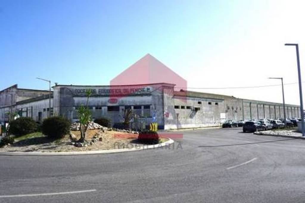 5,932 sq.M Building in Peniche