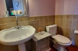 Superb Traditional Mansion With 300 M2 Of Living Space, Garage, Courtyard And Terrace.