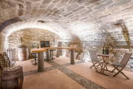 Superb Traditional Mansion With 300 M2 Of Living Space, Garage, Courtyard And Terrace.