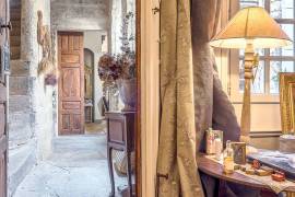 Superb Traditional Mansion With 300 M2 Of Living Space, Garage, Courtyard And Terrace.