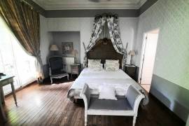 Superb Traditional Mansion With 300 M2 Of Living Space, Garage, Courtyard And Terrace.