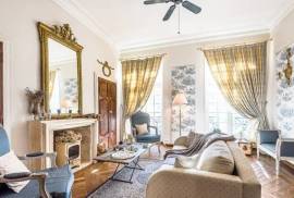 Superb Traditional Mansion With 300 M2 Of Living Space, Garage, Courtyard And Terrace.
