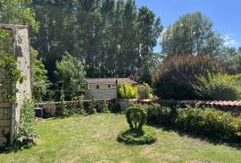 Detached Cottage with Landscaped Garden
